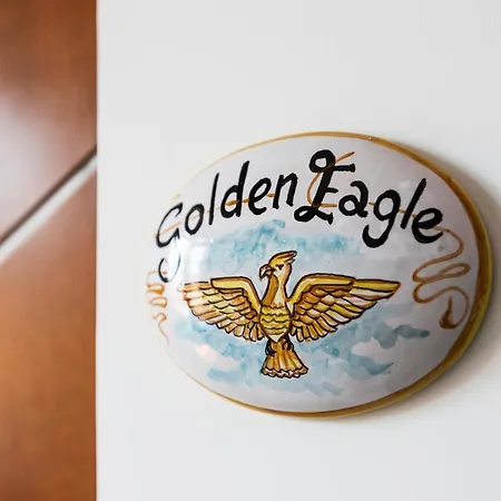 Golden Eagle בית הארחה